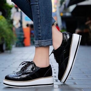 DADAWEN Women's Platform Lace-Up Wingtips Square Toe Oxfords Shoe
Size 9